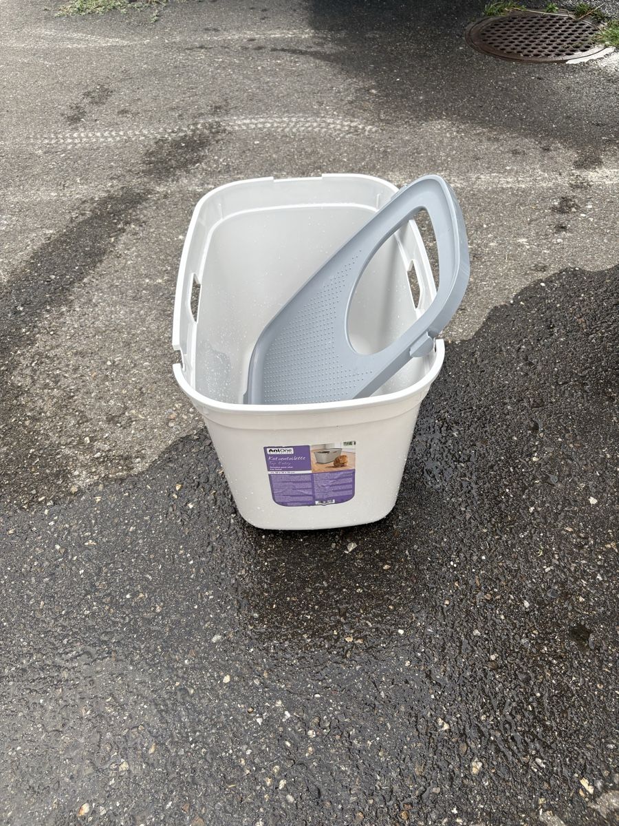 Tiragraffi: AniOne Katzentoilette Top-Entry – Usato da Oppligen venduto da chicca25
