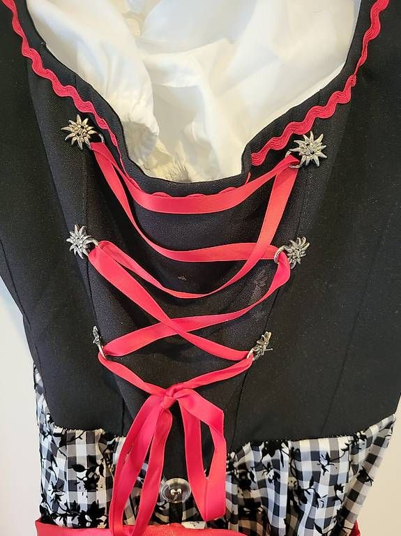 Kleider: Dirndl (Andrea Bocholt/Manor) 44/46 – Gebraucht aus Hallau von jes_d6gs 1