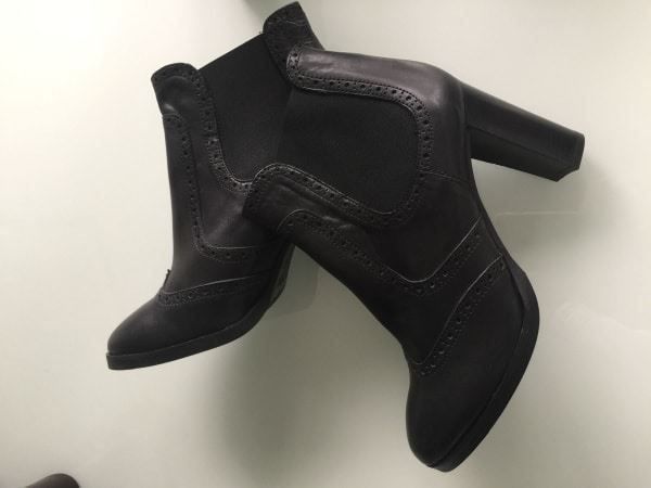 Scarpe da donna: Stiefeletten Voll Leder – Nuovo e nell'imballaggio originale da Adliswil venduto da Jessik0