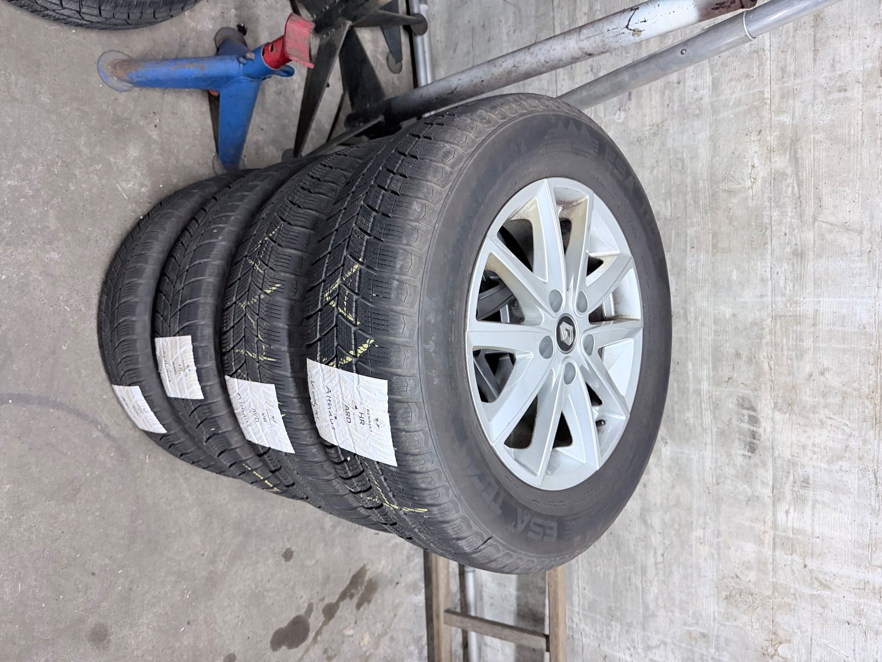 Renault Pneumatici & Ruote complete: Renault Kadjar Winterrad 16" – Usato da Kräiligen venduto da tisala