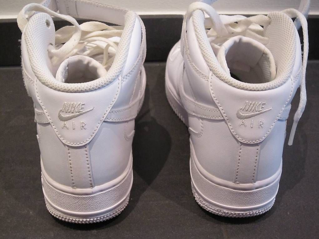 Nike Scarpe da donna: NIKE Air Force 1 '07 Mid – Usato da Steinhausen venduto da ladisci 2