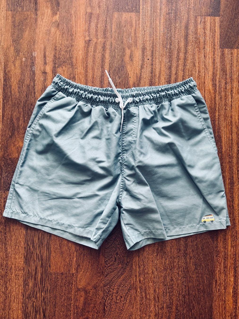 Revolution Pantalons: REVOLUTION Shorts Grün Grösse M – Neuf (Voir description) à Ennetbaden par DanielCPH