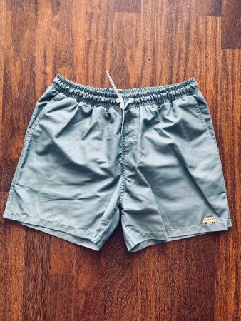REVOLUTION Shorts Grün Grösse M