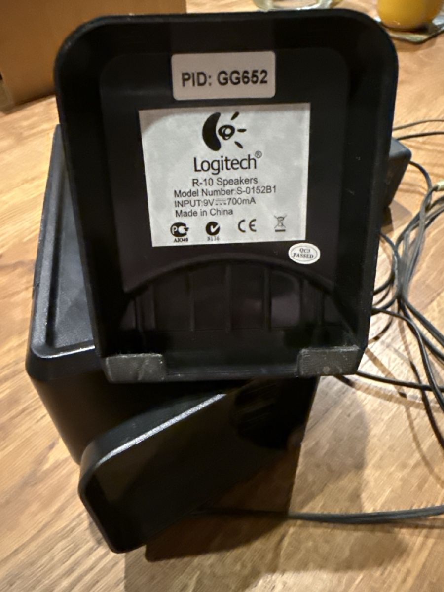 Logitech Casse acustiche: Enceintes Logitech R-10 avec alimentation et câbles – Usato da La Cibourg venduto da rangiroa98 3