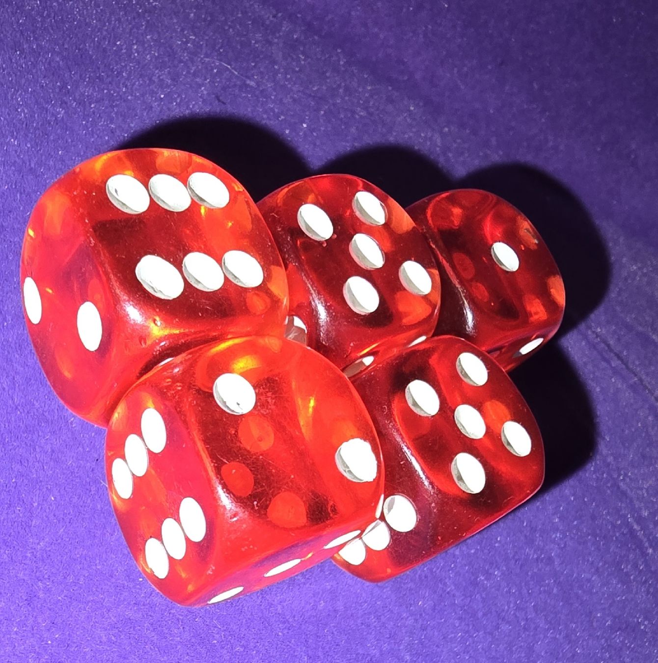 Giochi: 5 rote Würfel – Usato da Wangs venduto da Restposten.Garage 2