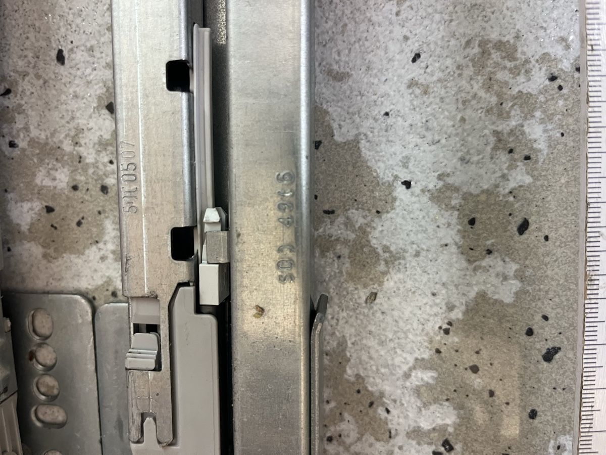 Ferramenta: Schubladenauszüge 3 Paar  – Usato da Neerach venduto da fuz_8d7l 4