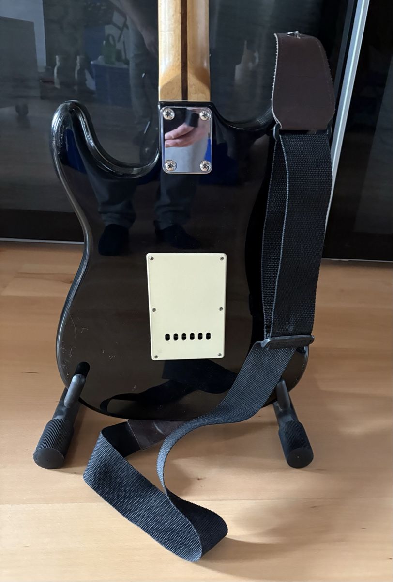 Autografi: Jon Bon Jovi signierte Gitarre – Usato da Winterthur venduto da Silimann 3