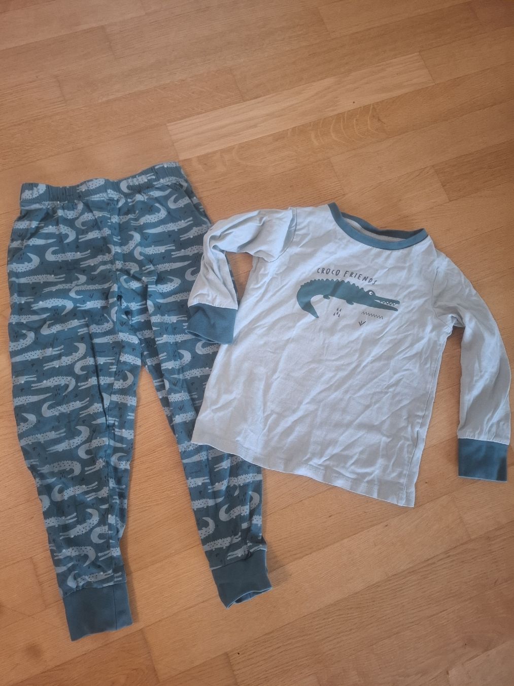 Pyjamas: Pijama langarm 122/128 – Neuf (Voir description) à Zürich par sil_2yhh 1