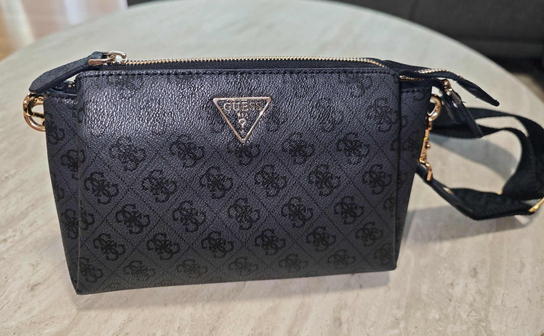 Borse da donna: Guess Umhängetasche – Usato da Urdorf venduto da kka_7q9c