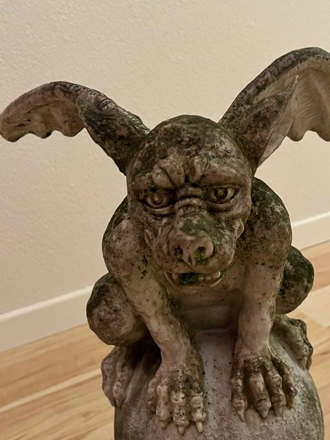 Skulpturen & Statuen: Fargoyle auf Kugel, Wächter – Gebraucht aus Kefikon ZH von Herrdergezeiten 1