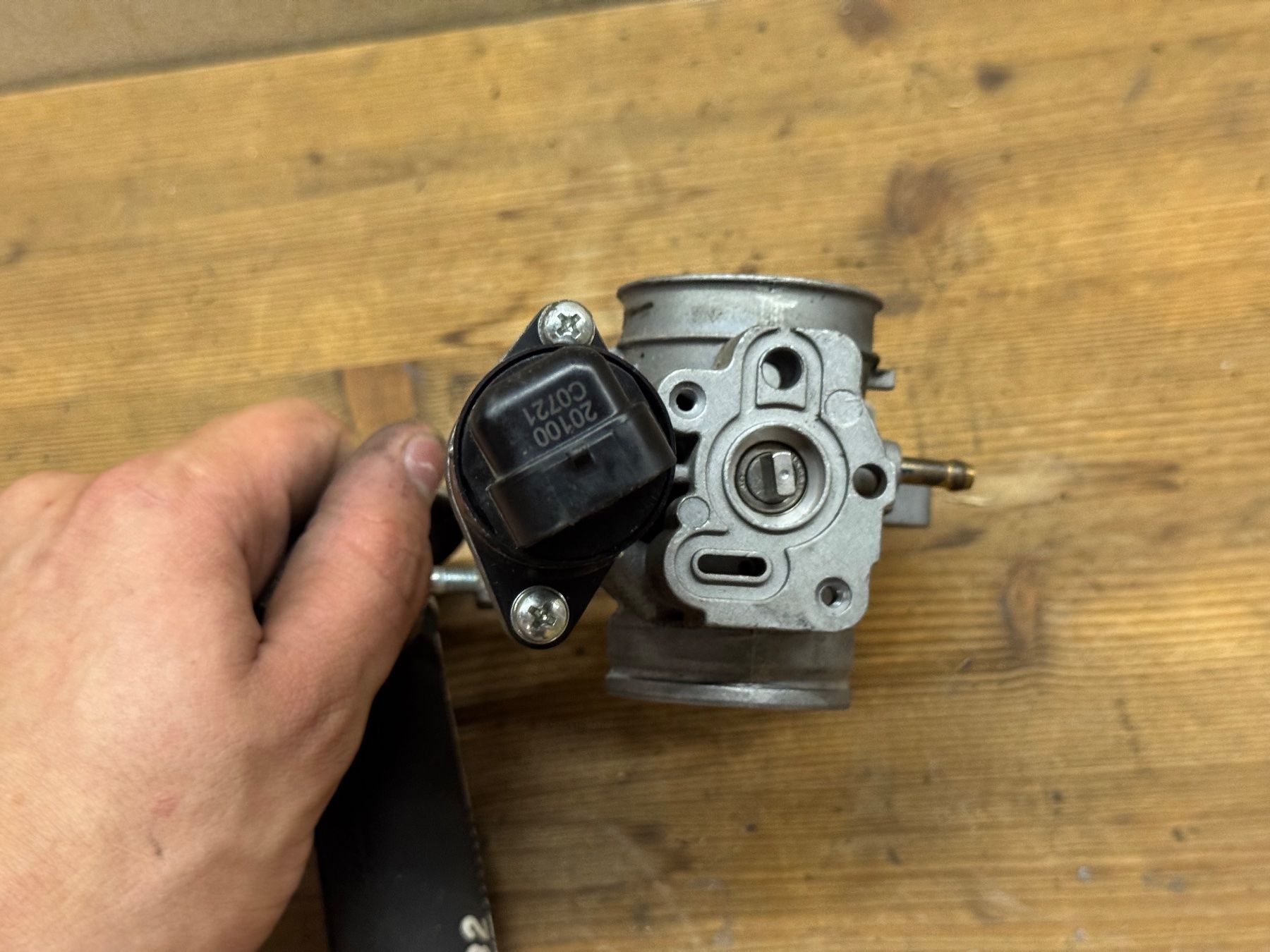 SWM Toutes les pièces détachées moto: Original Drosselklappe einer SWM SM 125 R – D'occasion à Dietwil par Armi1973 4