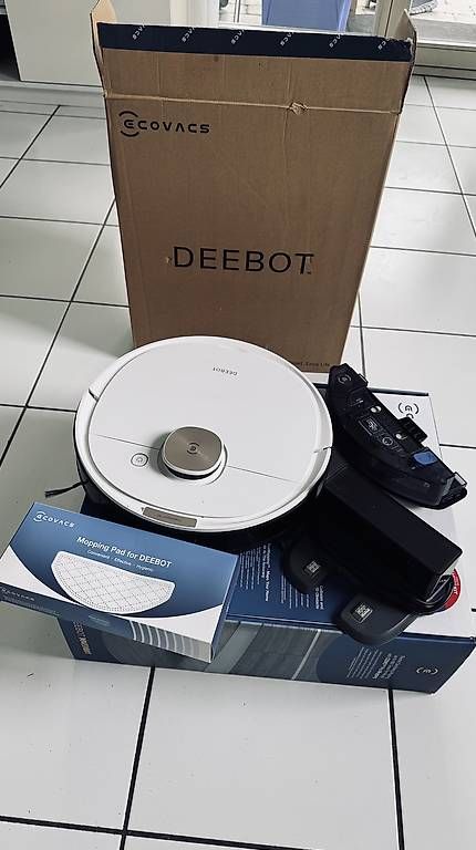 Ecovacs Aspirapolveri & Accessori: Ecovacs Deebot Ozmo T8 Saug und Wischroboter weiss – Usato da Port venduto da Cedrosch