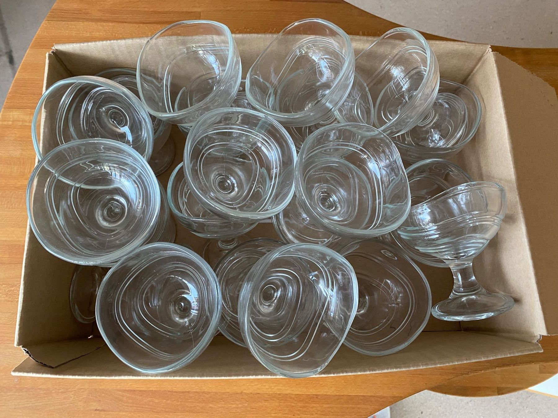 Bicchieri: 21 Dessertgläser (Eisbecher) – Usato da Bätterkinden venduto da Albera