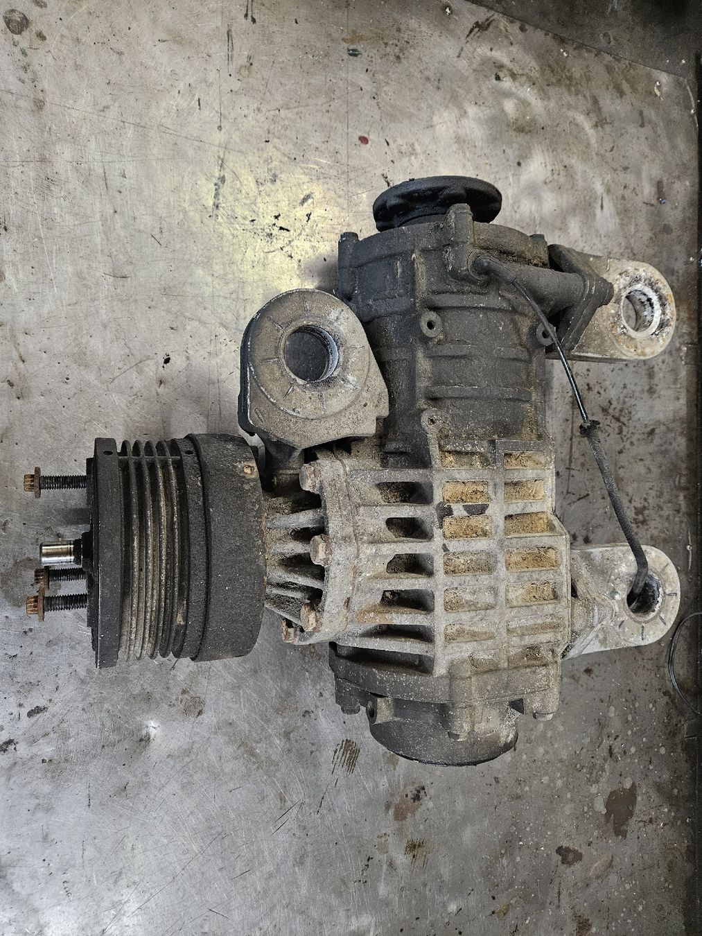 Volkswagen Tutti pezzi di ricambio auto: VW T4 syncro Differential (DUB) hinten – Usato da Ebertswil venduto da Bolomotos 1