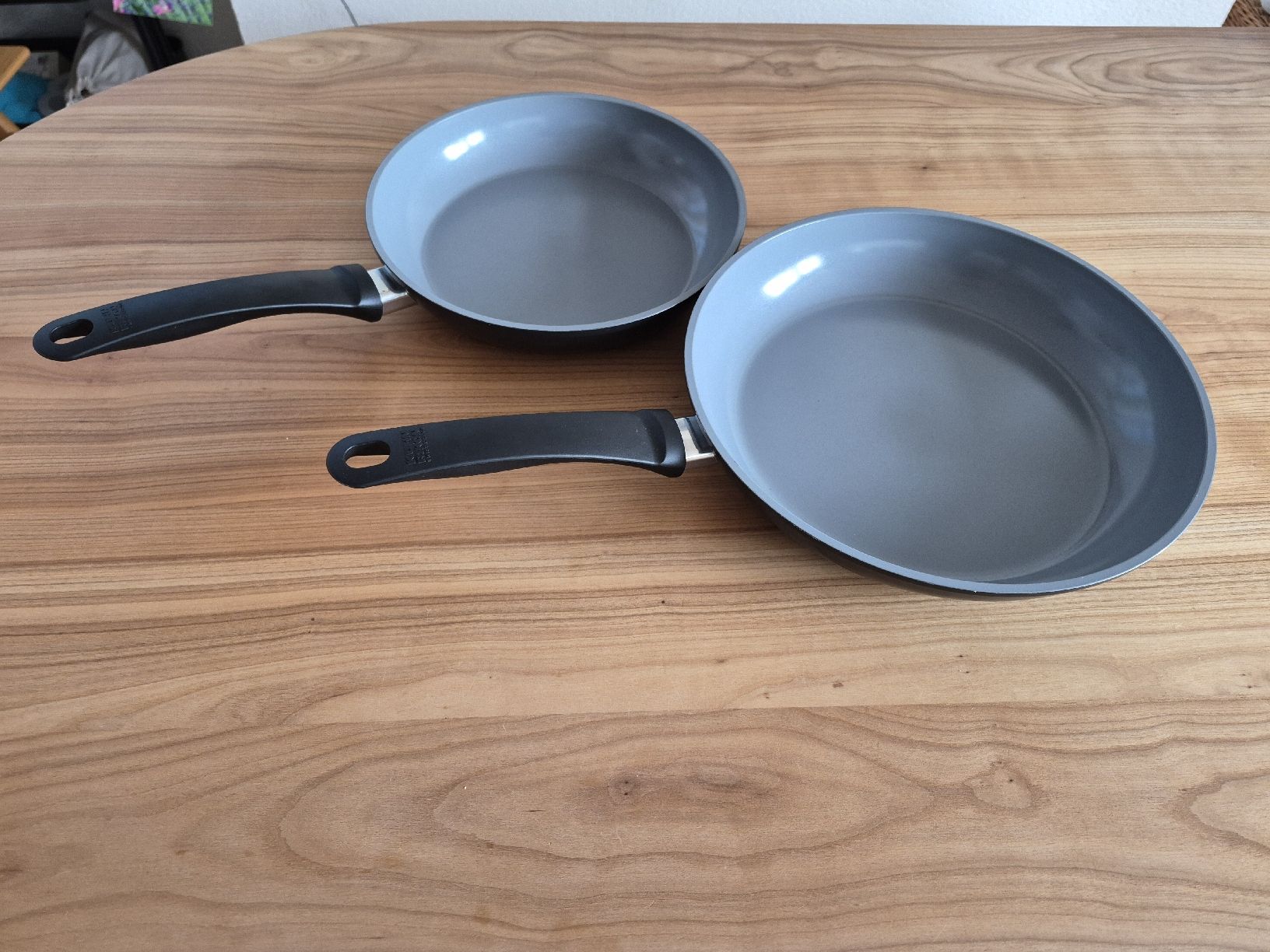 Kuhn Pfannen: Bratpfannen Kuhn Rikon Easy Ceramic – Gebraucht aus Burgdorf von Laiblau 1
