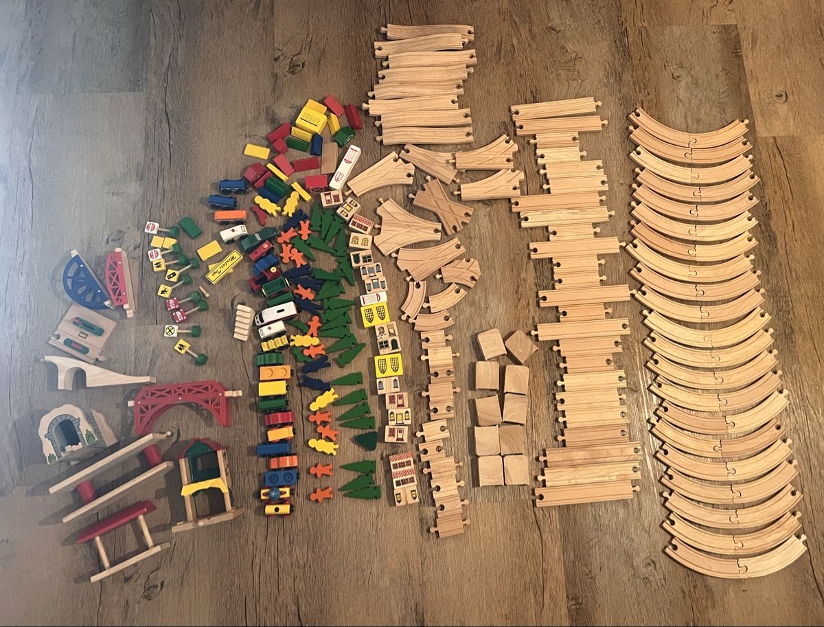 Brio Giocattoli: Brio Holzeisenbahn grosses Set – Usato da Fräschels venduto da Cesca