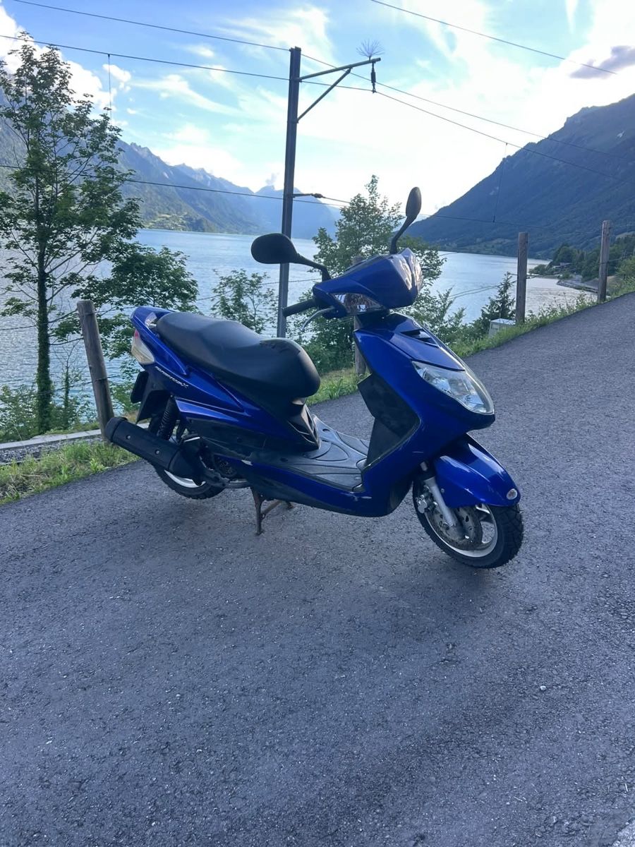 Yamaha Strada: Yamaha XC125 Cygnus X Roller, Blau – Usato da Brienz BE venduto da Freeracer