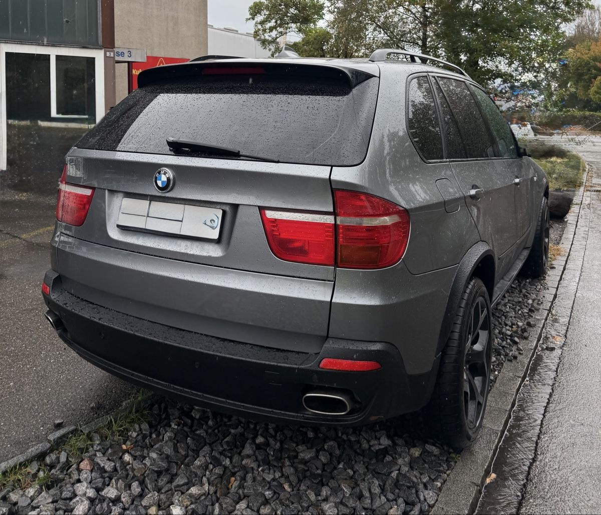 BMW Automobili: Bmw x5 3,0d 7 platzer – Usato da Dübendorf venduto da Jiimmy24 2