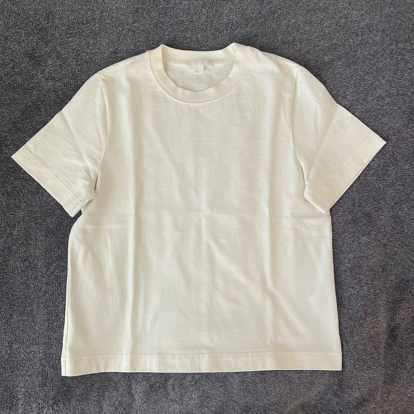 Cos T-shirt: Cos T-Shirt – Nuovo (secondo la descrizione) da Zug venduto da Grc999