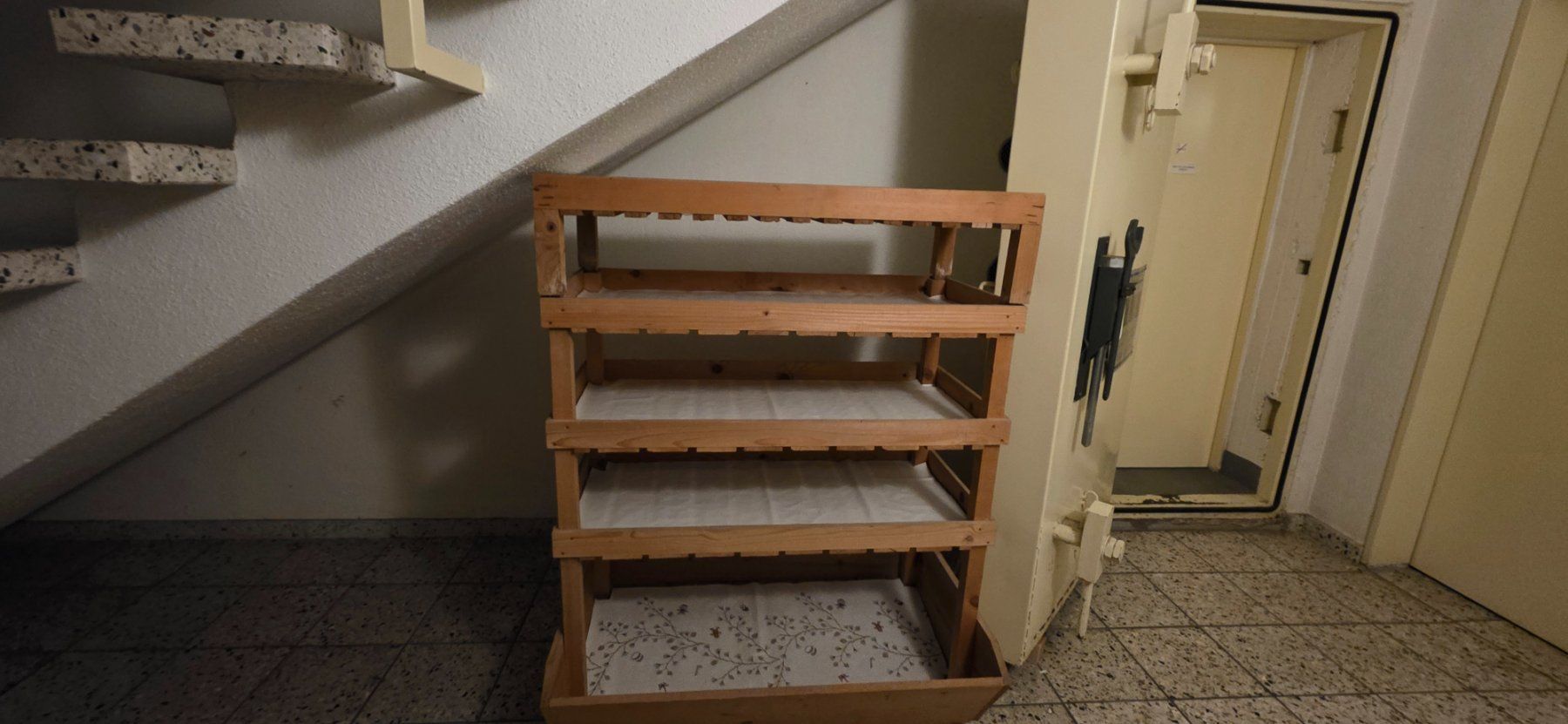 Articoli in legno: Holzregal – Usato da Wädenswil venduto da bfo_98cy 1