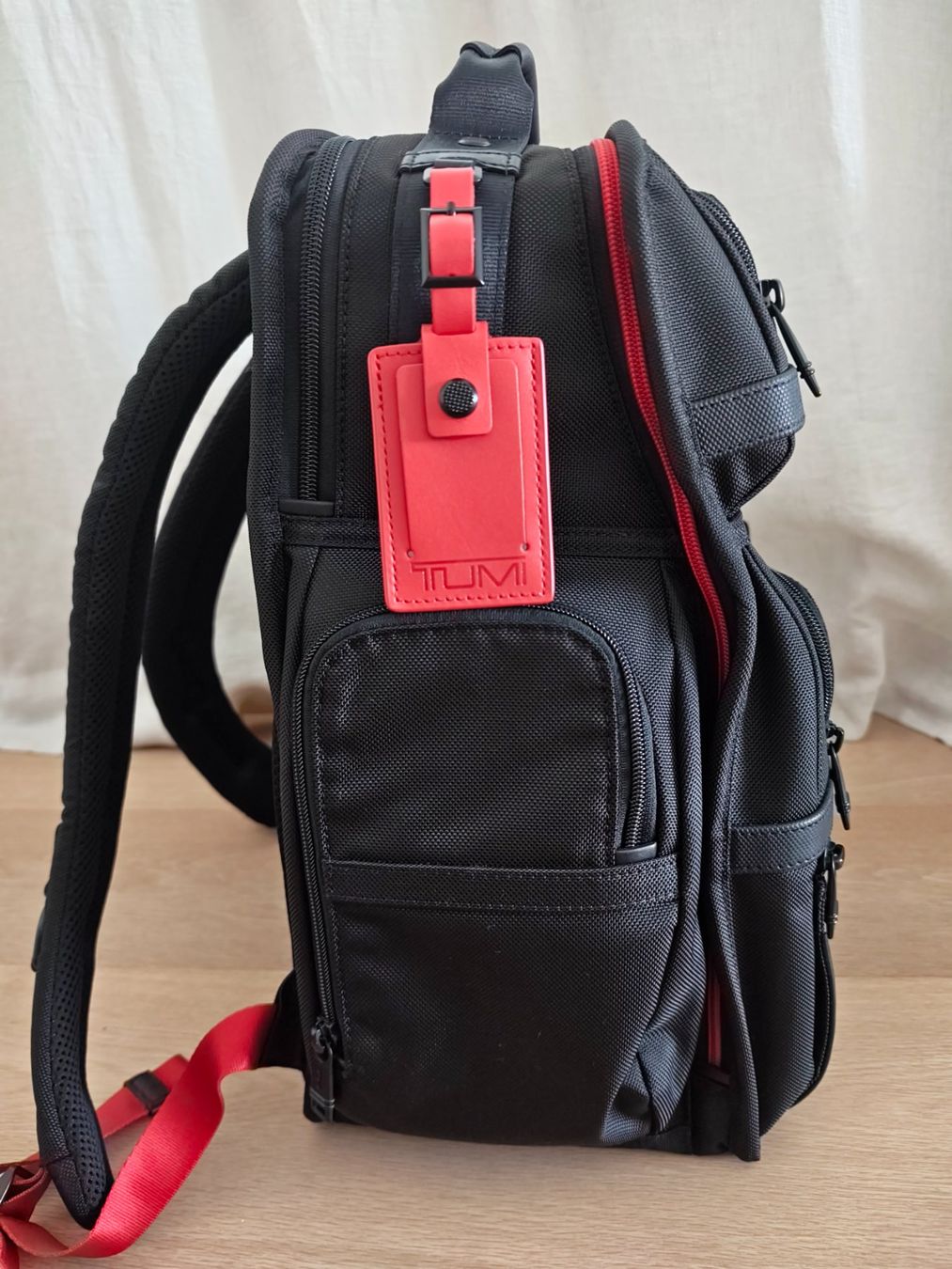 Tumi Zaini: TUMI Alpha Brief Pack, Black/Red Special, neu, CH-Quittung – Nuovo e nell'imballaggio originale da Immensee venduto da Pelab 5