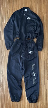 Nike Air Trainingsanzug schwarz – Jacke & Hose – Gr. XS