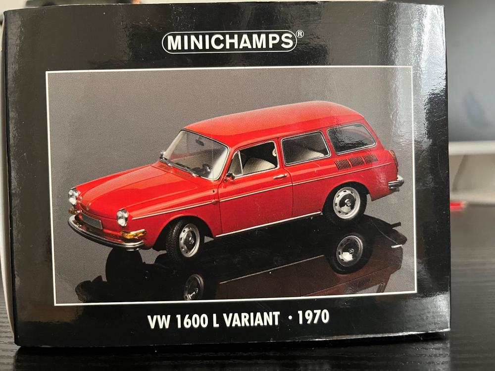 ミニチャンプス VW 1600L 1970 1/18 ミニカー フォルクスワーゲン