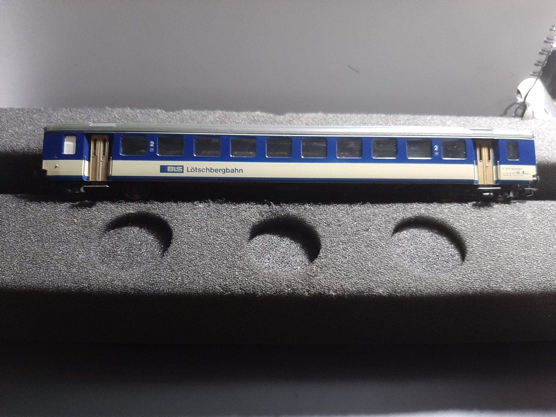 Lima Modelleisenbahnen: LIMA LOTSCHBERBAHN B 50 83 89-33-829-0 – Gebraucht aus Avully von RIVALIS
