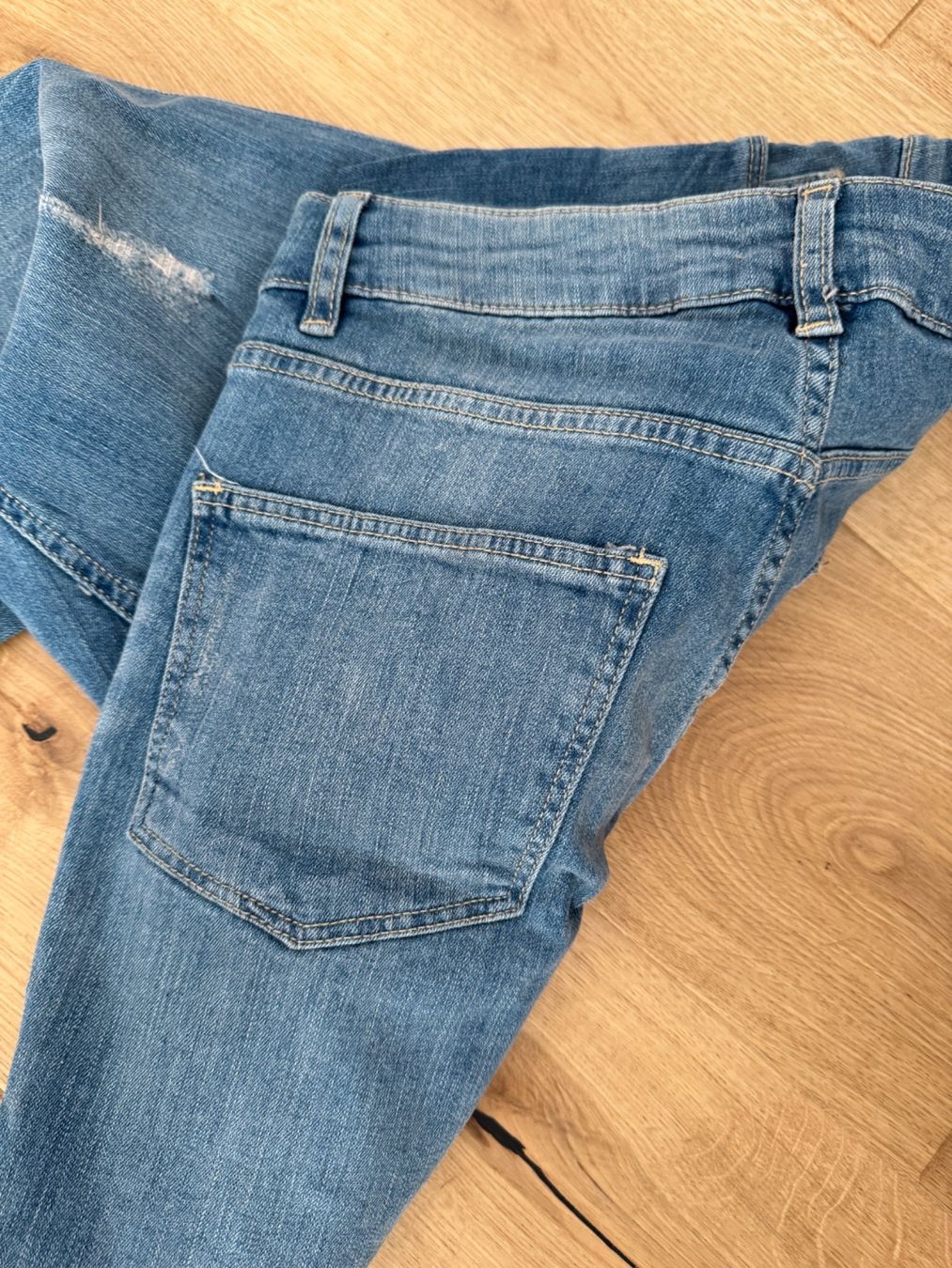 H&M Jeans: H&M Damen Jeans Grösse 46 NEU – Nuovo (secondo la descrizione) da Wangen b. Olten venduto da na_wal 1