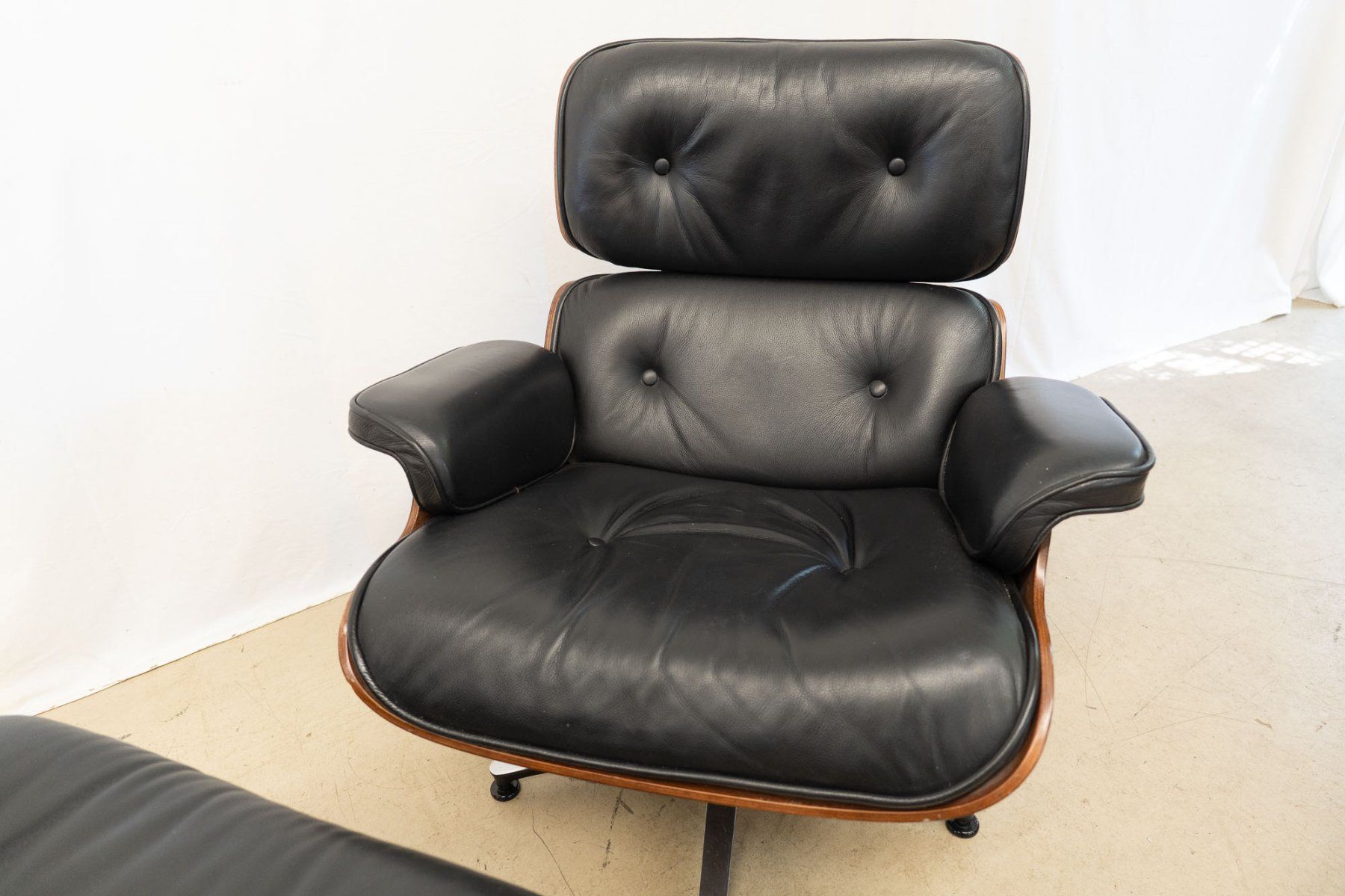Poltrone: Cofemo Loungesessel mit Hocker, Leder Topzustand- Ref. 08/27 – Usato da Au ZH venduto da BrockiAu 2