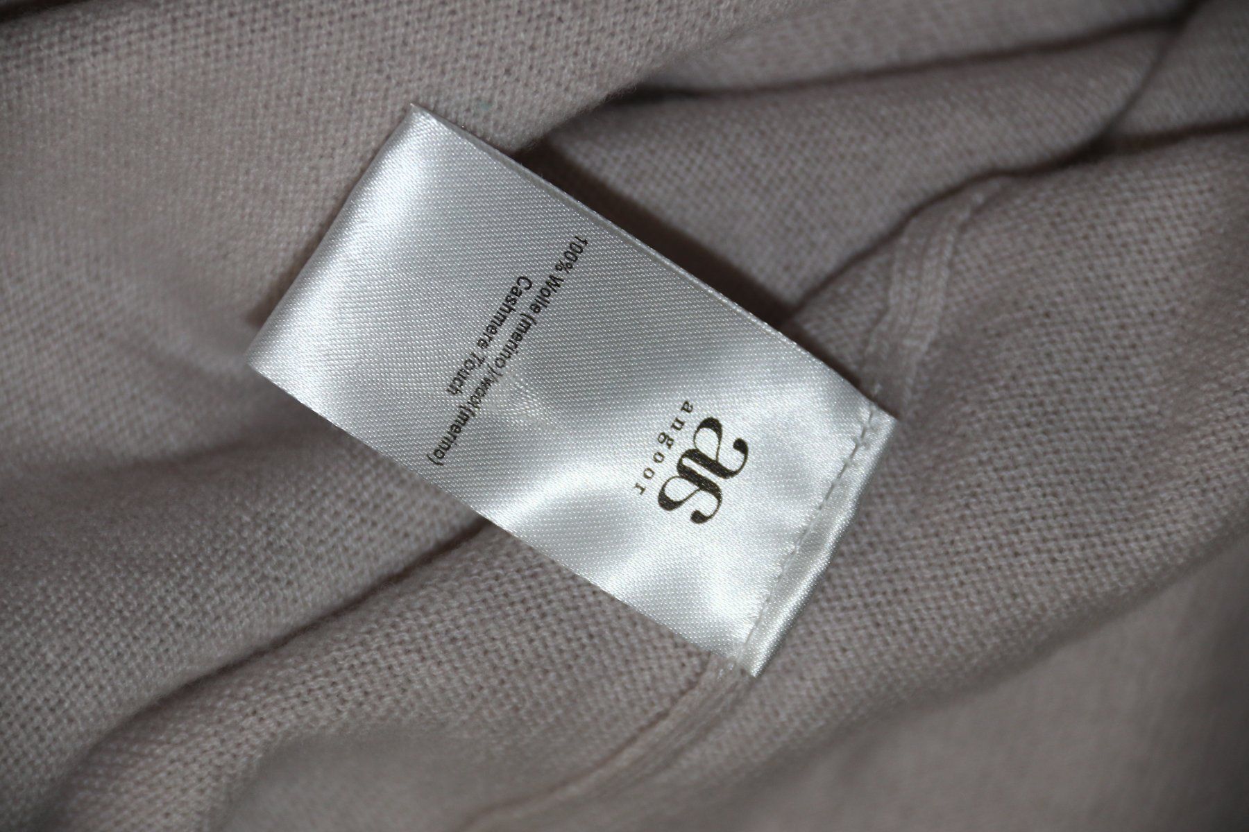 Maglioni & Felpe: Wunderschöner Kapuzenpullover 100% Wolle   von ANGOOR Gr.38 – Nuovo (secondo la descrizione) da Oberwil-Lieli venduto da Svetlana28 8