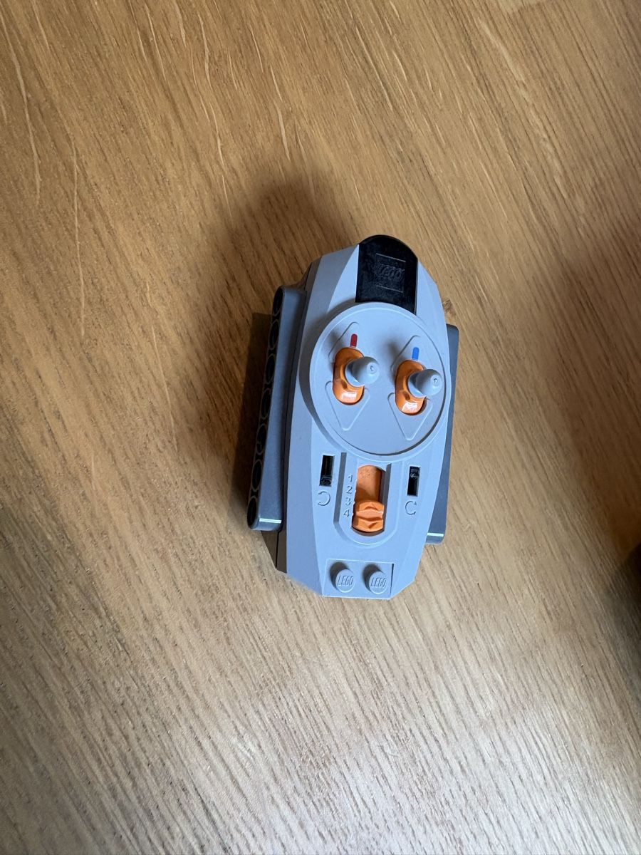 Lego Baukästen: Véhicule télécommandé LEGO Technic, jaune, avec télécommande – Gebraucht aus Commugny von chris065 3