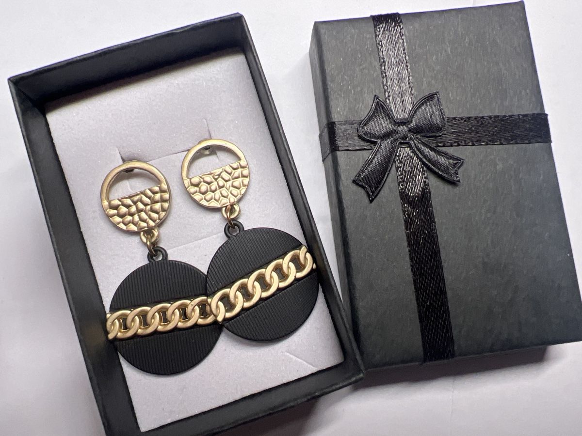 Orecchini pendenti & Orecchini a lobo: Boucles d'oreilles noires et dorées tendance – Nuovo (secondo la descrizione) da Chenens venduto da anasantos90