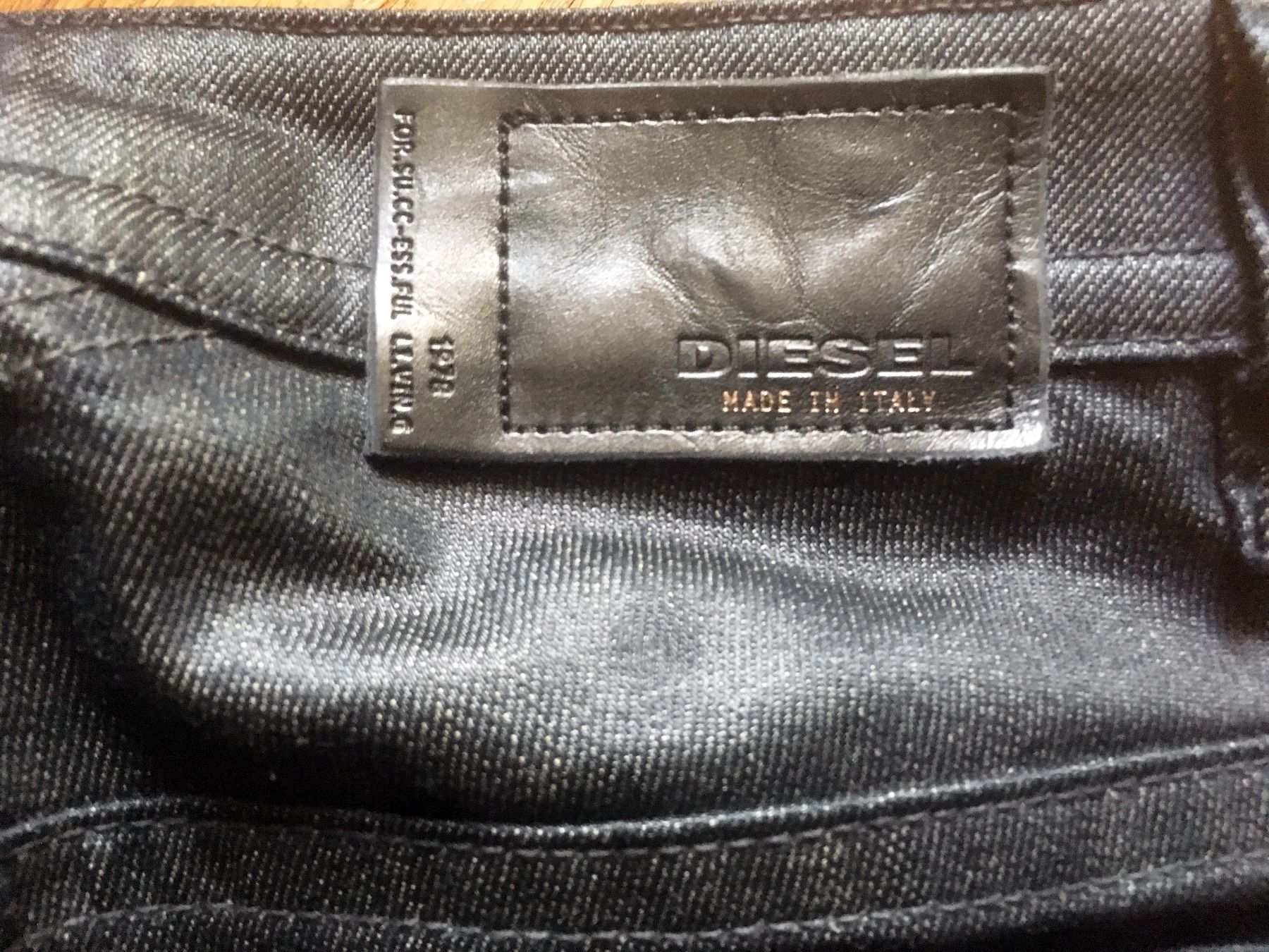 Diesel Jeans: DIESEL Jeans – Nuovo (secondo la descrizione) da LAUSANNE venduto da PUMPERNICKEL3 5