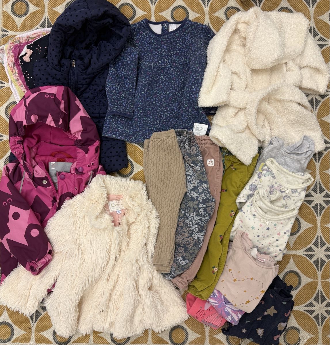 Lotti & Set di vestiti: Mädchen Kleiderpaket Grösse 86 Winter – Usato da Oberrohrdorf venduto da Rgf_b21