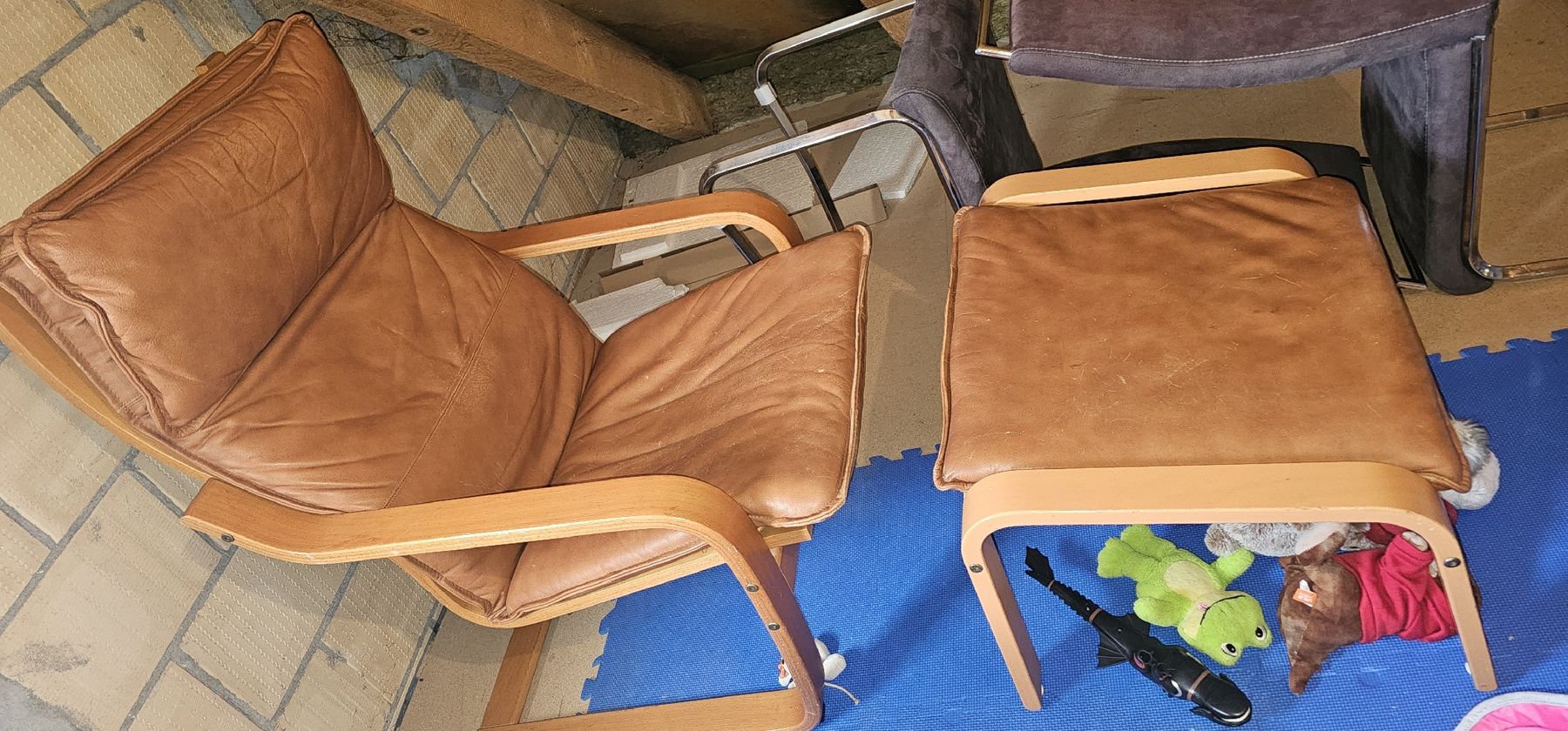 Poltrone: Gemütlicher Ledersessel mit Fusshocker, hellbraun – Usato da Azmoos venduto da Jadejo 1
