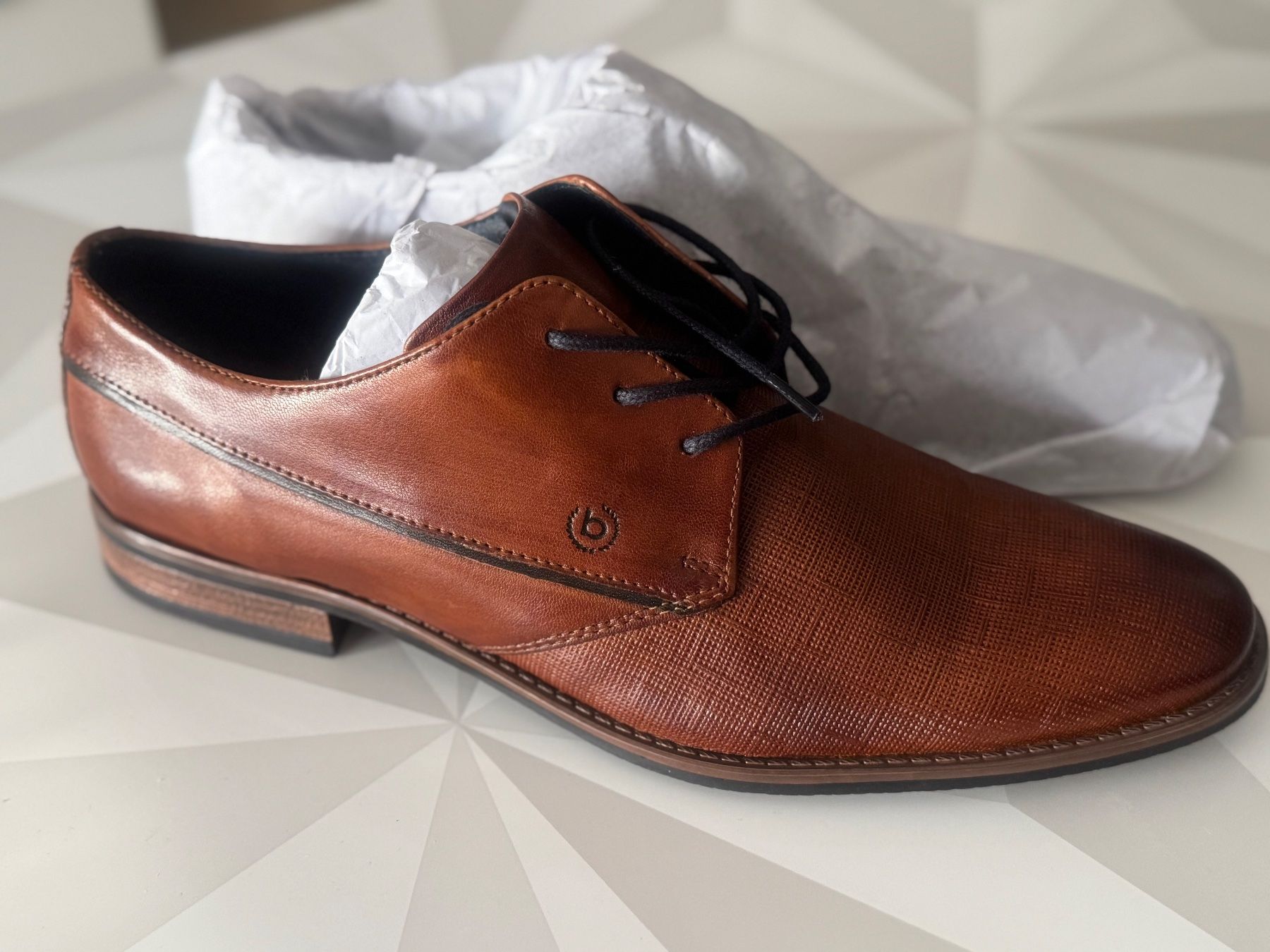 Bugatti Scarpe da uomo: Chaussures Bugatti marron, taille 44 - Portées une fois – Nuovo e nell'imballaggio originale da Bussigny venduto da jahipek