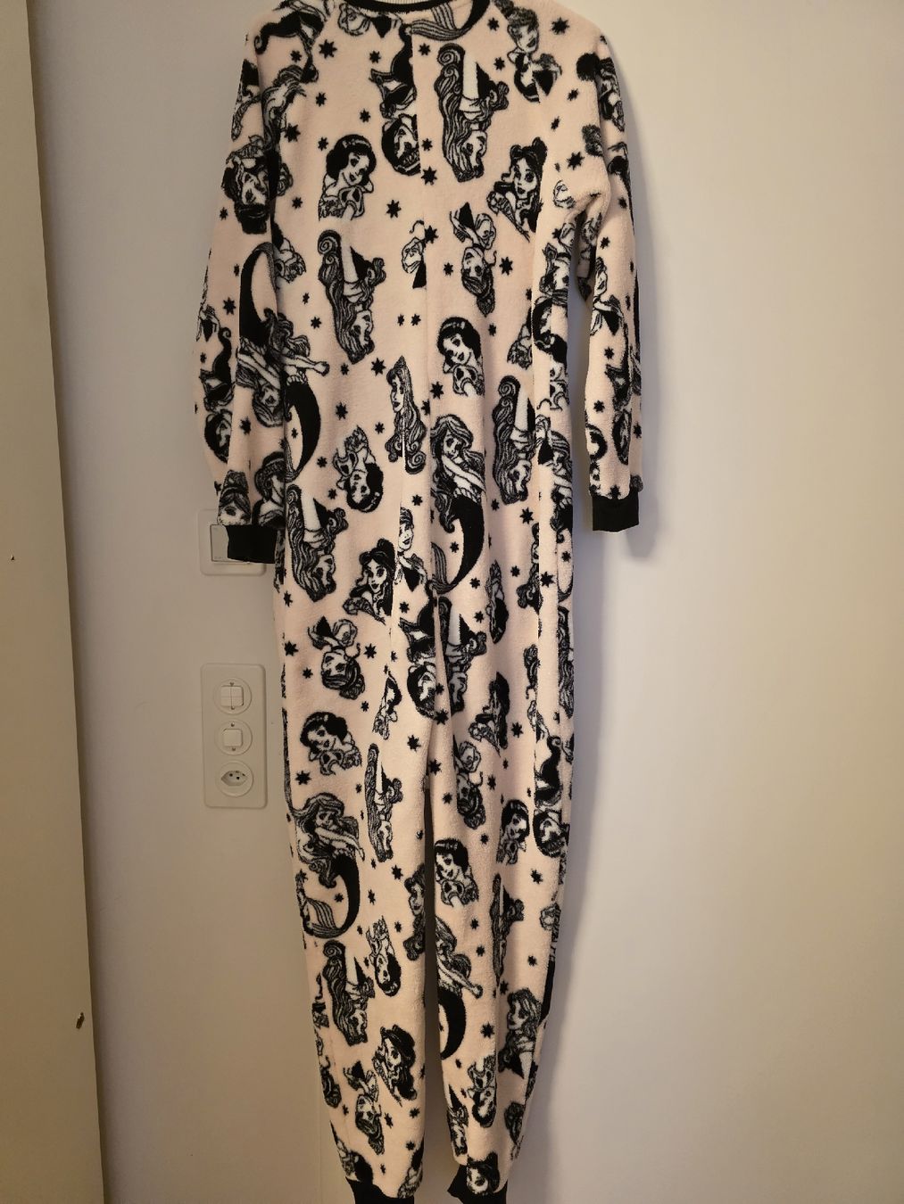 Jumpsuits: Disney Princess Fleeceoverall Gr.M – Gebraucht aus Pratteln von bea_bxv5 1