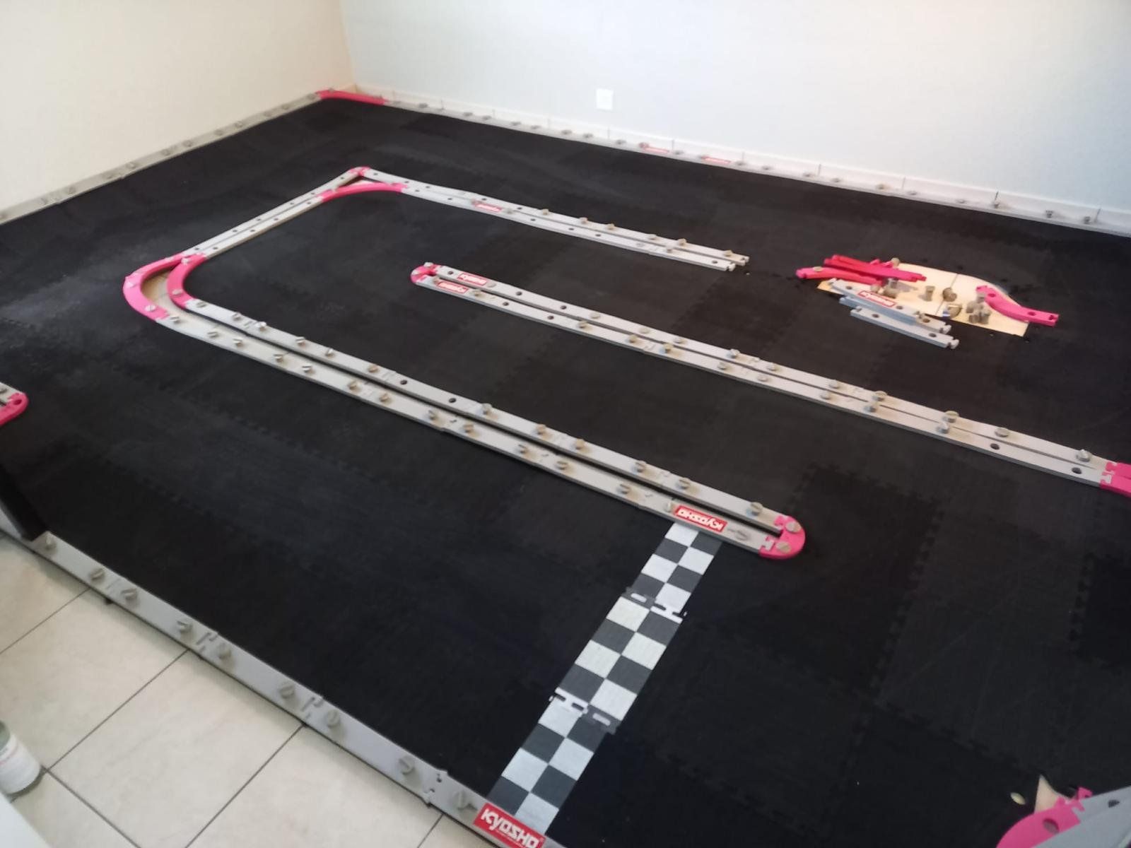Circuits: Circuit voitures RC – D'occasion à Leytron par flo_ck6w 1