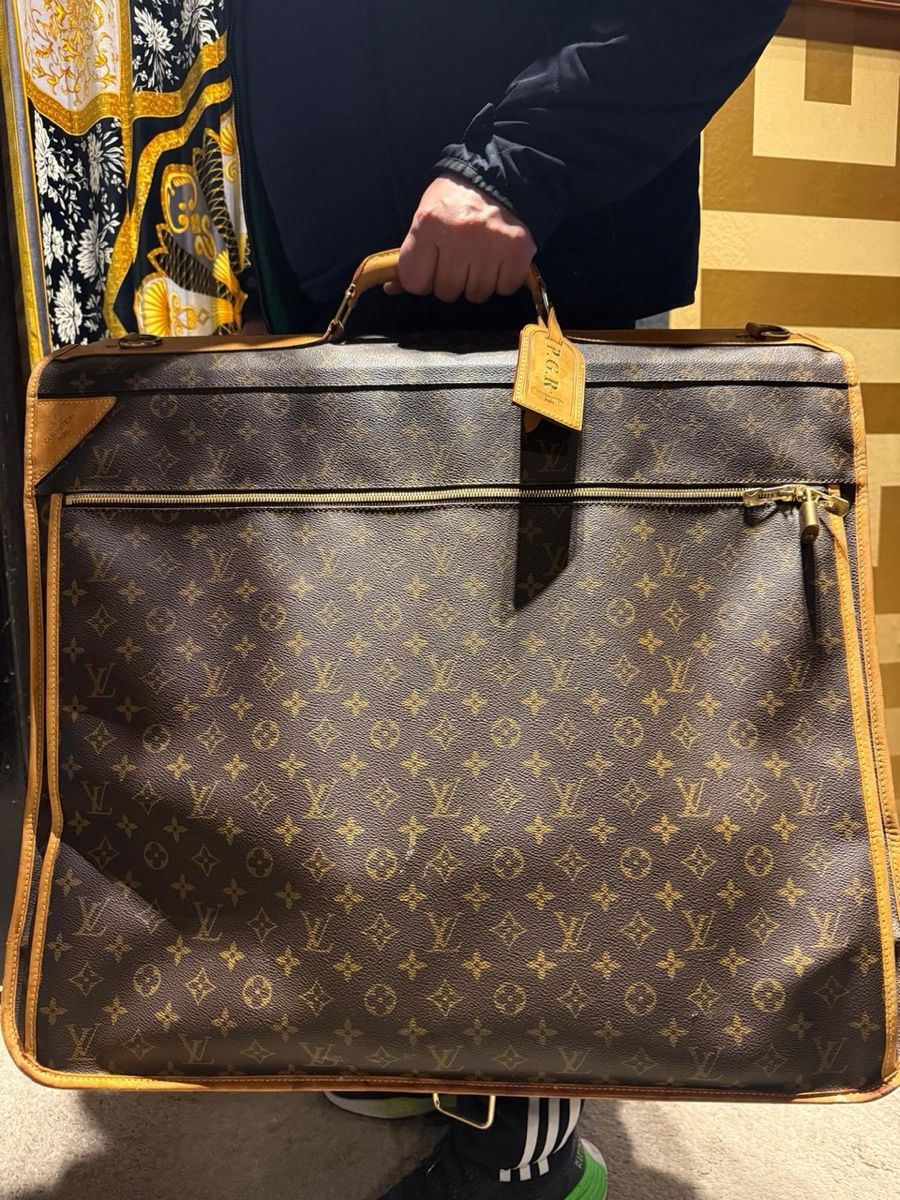 Louis Vuitton Reisekoffer: Porte habits Louis Vuitton  – Gebraucht aus Zürich von all_766h