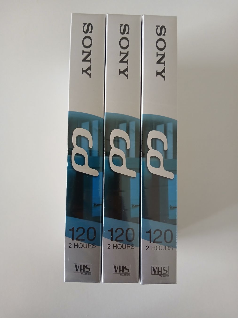 Cassette vuote: SONY VHS Kassette 120 Min. 2+1 Pack neu – Nuovo e nell'imballaggio originale da Berikon venduto da pil_thm8 1