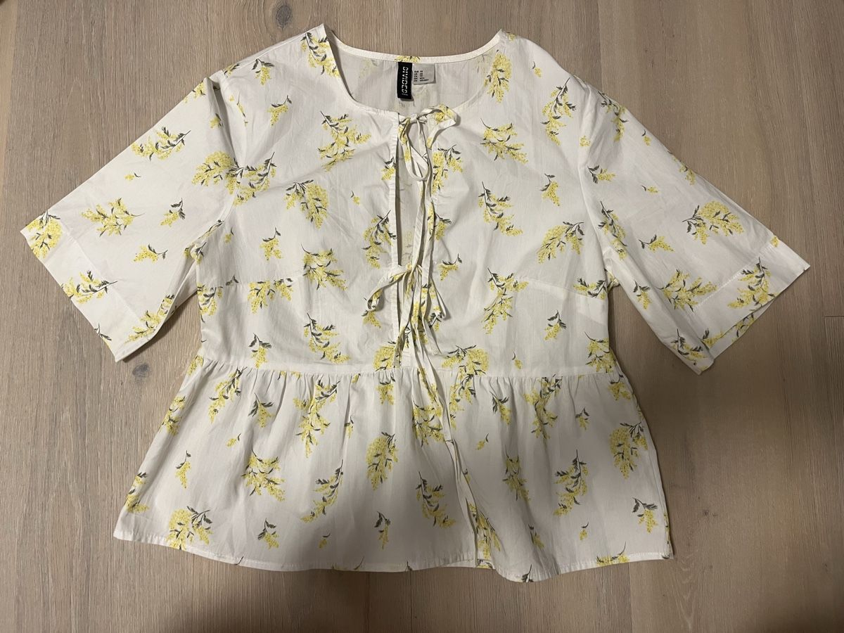 H&M Camicette: Kurzarmhemd geblümt XS neu – Nuovo (secondo la descrizione) da Birrwil venduto da vanyboo