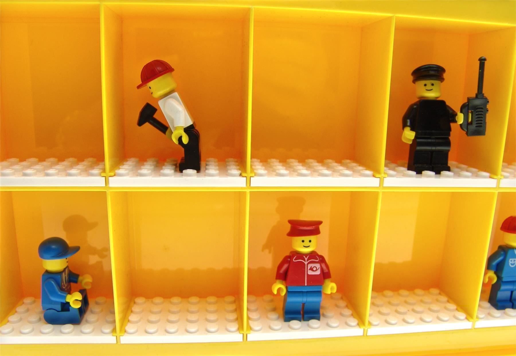 Lego Giocattoli: Lego Ausstellbox mit 7 Figuren – Usato da Langenthal venduto da TolleGeschenke2026 5