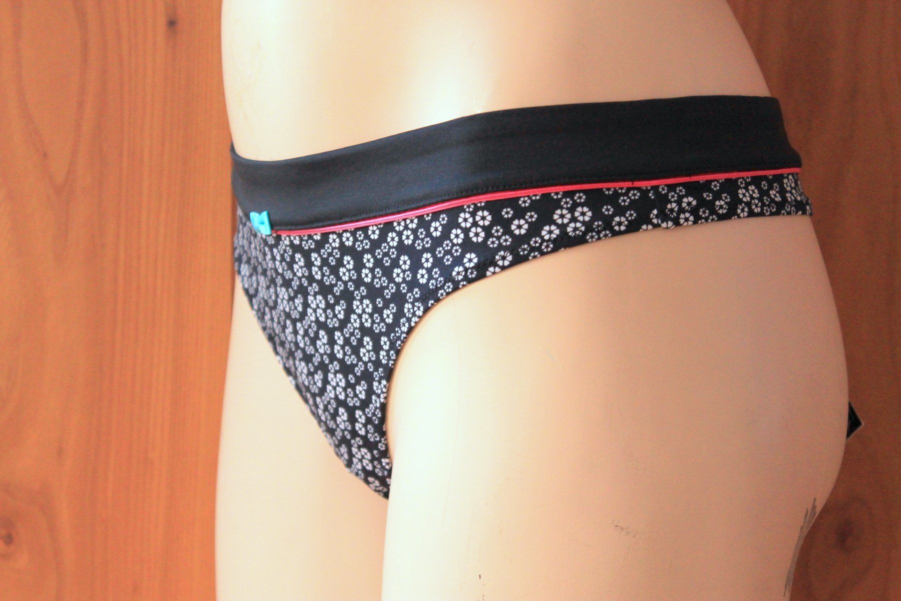Altra biancheria intima: schwarzer STRING / Bikinihösschen  36  S  Neu! – Nuovo (secondo la descrizione) da Rebstein venduto da QuasarVincent 1