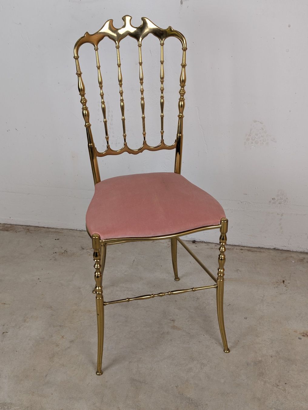 Sedie: Chiavari Stuhl aus Messing mit Samtbezug – Usato da Winterthur venduto da Hint17