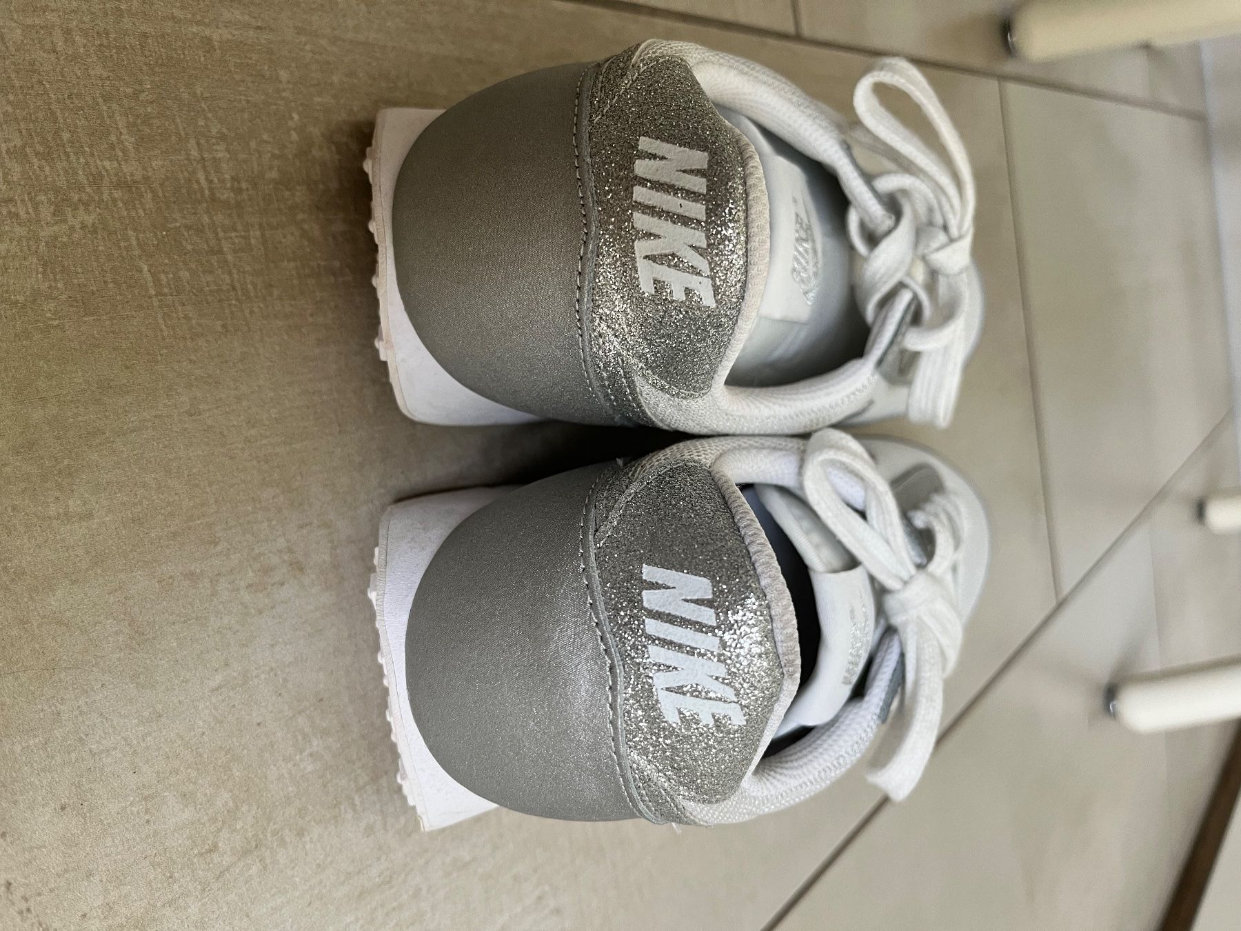 Scarpe da donna: Nike Sneaker Grösse 39 - Top Zustand! – Nuovo (secondo la descrizione) da Kradolf venduto da AlexiaEugster 4