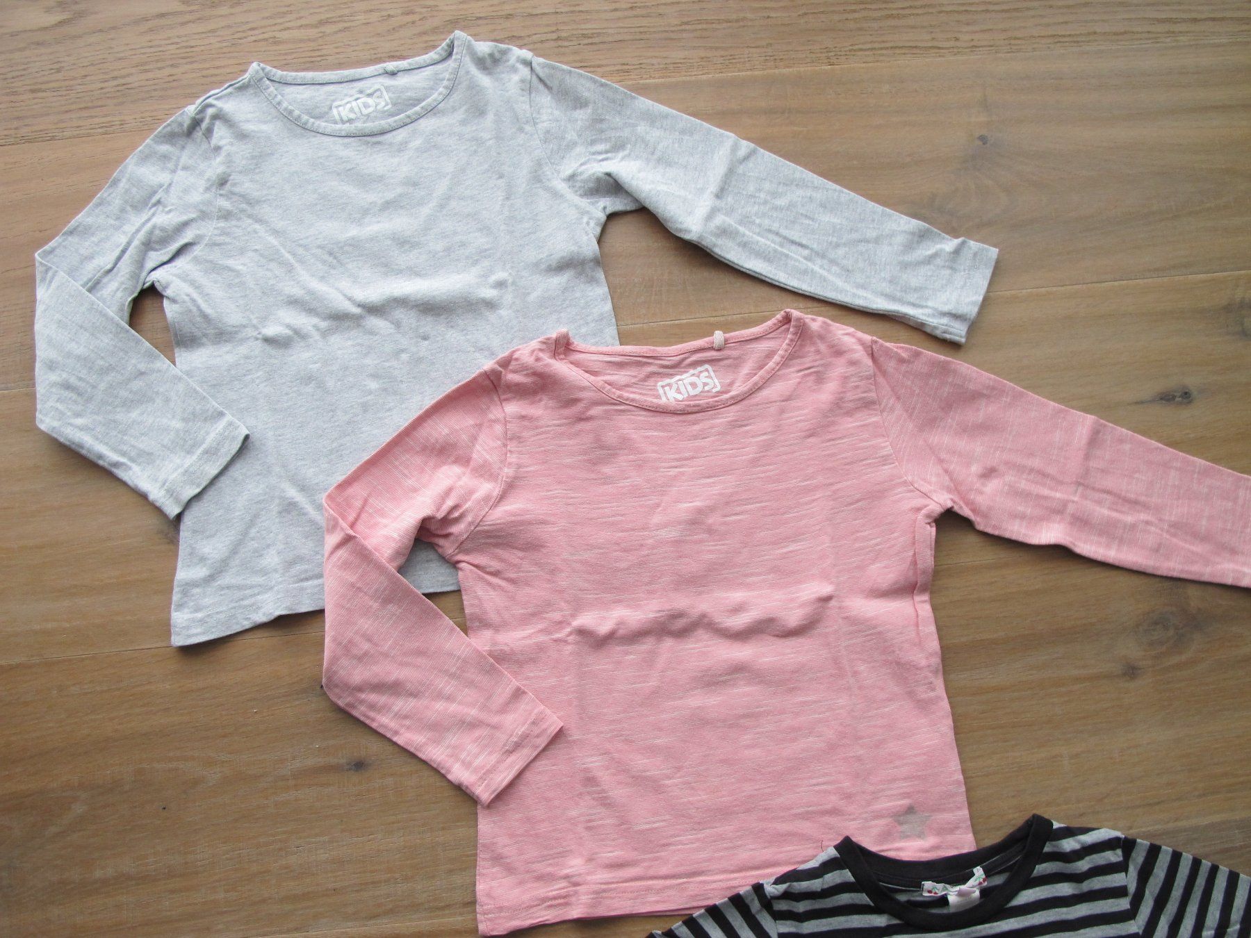 Blusen, T-Shirts & Tops: Langarmshirts 3 Stück Gr. 104 – Gebraucht aus Rheinfelden von zwitschi_09 1