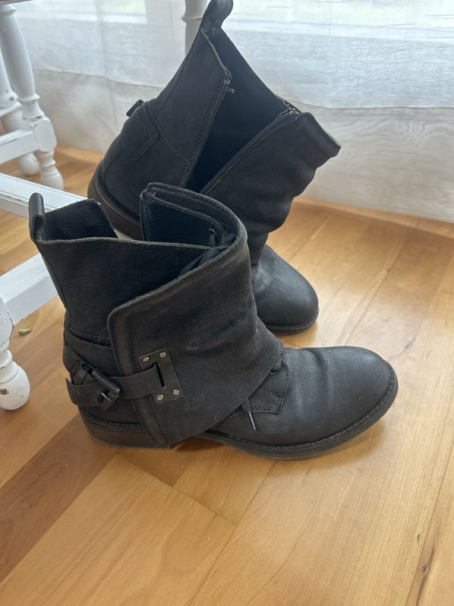 Scarpe da donna: Schwarze Boots Gr. 39 – Usato da Kirchdorf BE venduto da Stella130 1