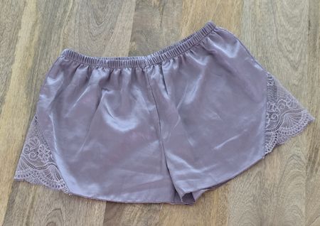 Shorts  Lila Spitze Gr M