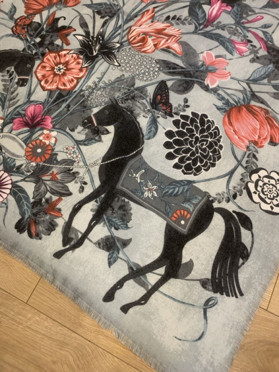 Foulard & Sciarpe: Schal mit Blumen und Pferden 130x130 – Nuovo (secondo la descrizione) da Widen venduto da didy82 4